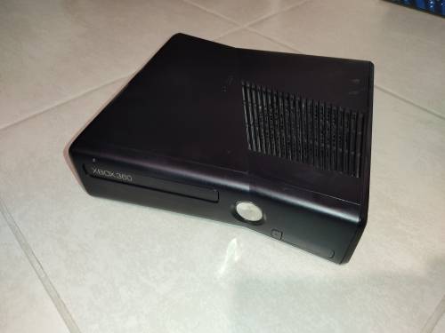 Xbox 360 - Model 1493 (Not working - needs repairs/for parts)