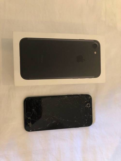 Apple iPhone 7 (128GB) *Broken Screen*