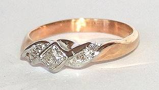 Princess cut RING: 19.2k / 19.2ct Portuguese rose gold, simulated diamonds. Ready for you. Last one!