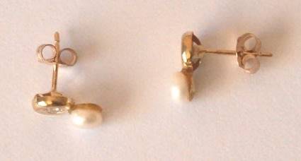 REDUCED MADLY - 9k / 9ct gold & Pearl stud EARRINGS: simulated diamonds. Ready for you. Last pair!