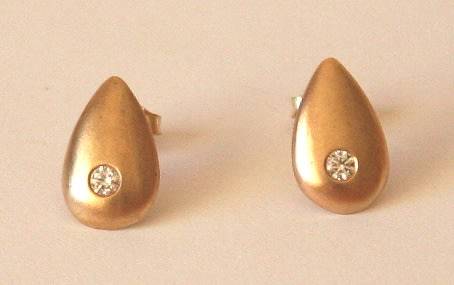 REDUCED MADLY - 10k / 10ct gold teardrop stud EARRINGS: simulated diamonds. Ready for you. Last pair