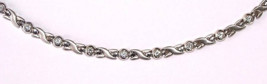 9k / 9ct white gold Necklace, simulated diamonds HIGH END. Ready for you. Last one!