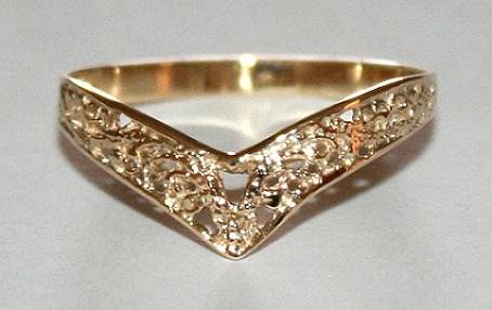 9k / 9ct gold Filigree Wishbone RING, size Q-. Ready for you. Last one!