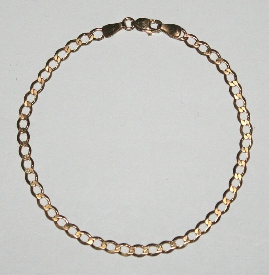 9k / 9ct gold Oval curb BRACELET: 3.4mm wide, 18.5cm. Ready for you. Last one!