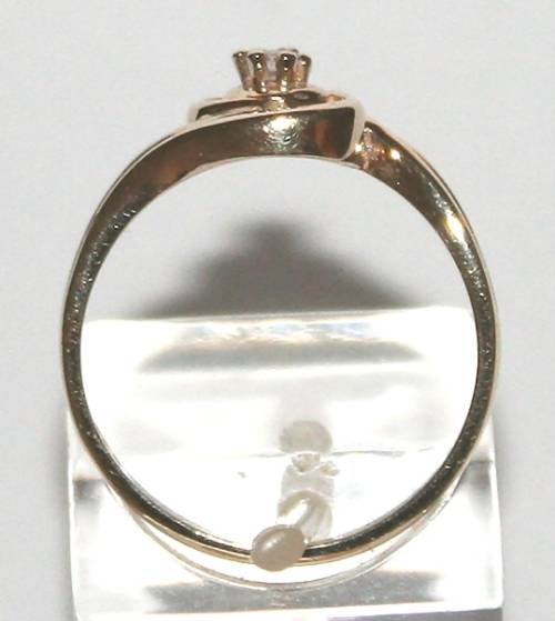 9k / 9ct gold CZ swirl RING, size N. Ready for you. Last one!