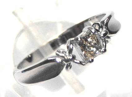 REDUCED MADLY - 0.25ct Radiant diamond RING: 18ct white gold, JCSA graded