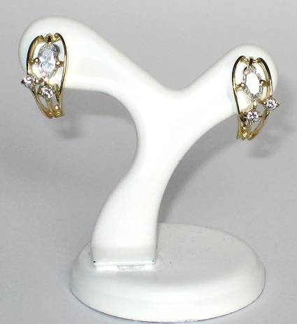 Earrings: simulated diamonds, 19.2k / 19.2ct Portuguese gold. Ready for you. Last pair!