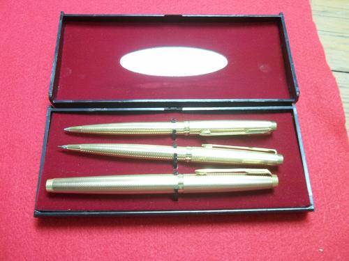 Gold plated  Parker set in orginal case Made in France