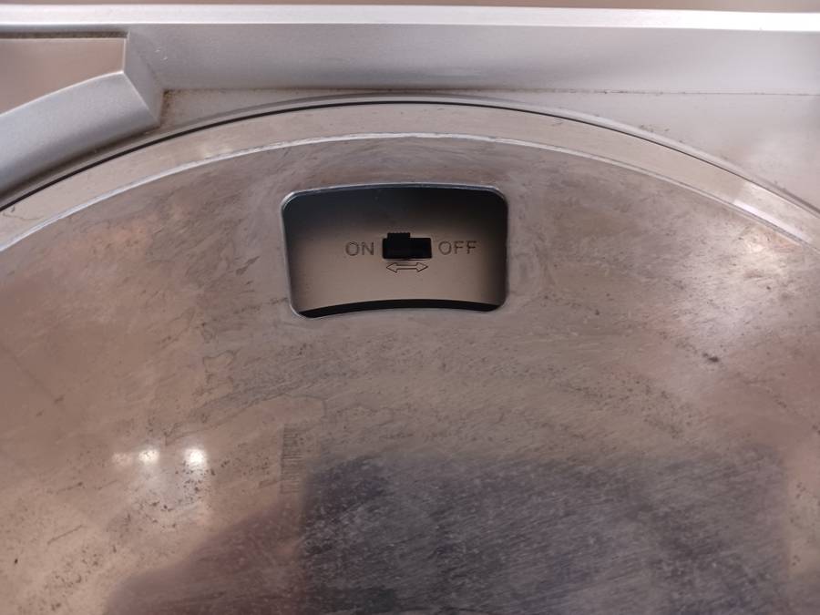 Denon - DF 29F -2005 fully automatic turntable with switchable built in phono stage.