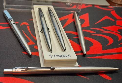 5 Vintage Parker Pens including a Parker Pen and Pencil Set