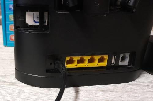 Huawei LTE Router CPE - B315s with 2 - 3  Hour Battery Backup during power cuts in working condition