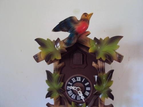CUCKOO CLOCK HAND PAINTED LIKE NEW