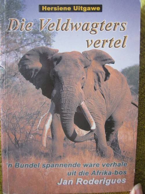 Die Veldwagters Vertel -Jan Rodriques -Geteken- n Bundel Spannende Ware Verhale Uit die Afrika Bos