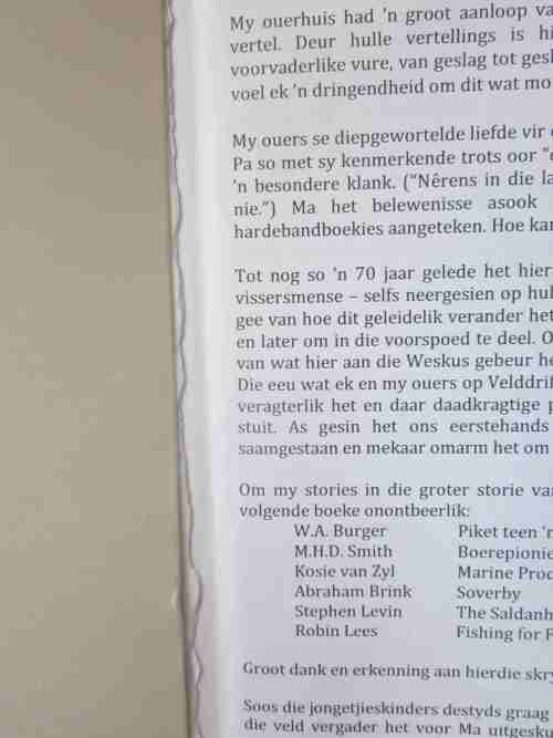 Velddrif se Stories- Lokkie van Zyl- voorste skutbladsye is uitgeskeur,klein vlekkie rugkant voor bo