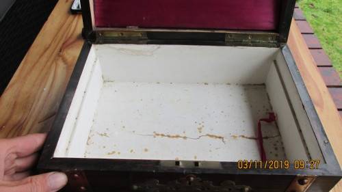 BEAUTIFULLY DETAILED OLD WOODEN JEWELERY CHEST!!!!!... PLEASE LOOK!!