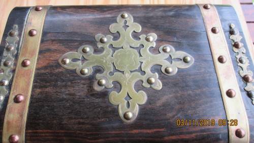 BEAUTIFULLY DETAILED OLD WOODEN JEWELERY CHEST!!!!!... PLEASE LOOK!!