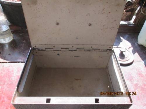 VINTAGE STRONGBOX SOLID