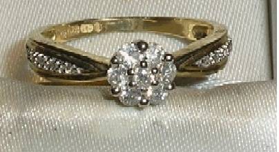 BEAUTIFUL DIAMOND CLUSTER RING - ****R12000