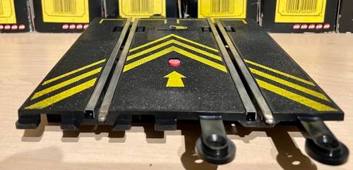 Scalextric Pit Stop / Oil Change Track Piece