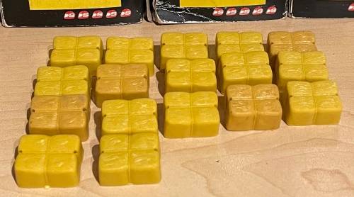 Vintage Scalextric Hay Bales With Both Pins - 17 PCS