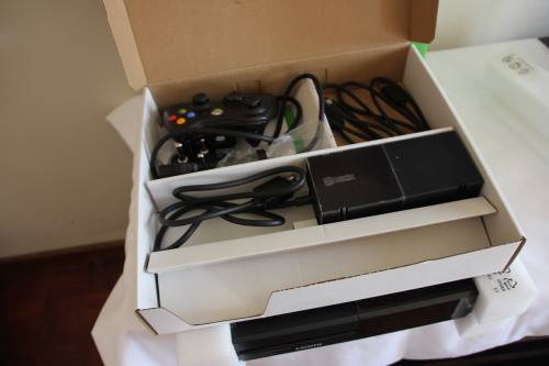 XBOX ONE CONSOLE 1 TB WITH ONE CONTROL AND ONE GAME IN BOX