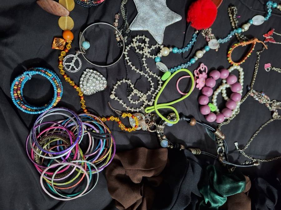 Lot of Jewelery and hair accesories