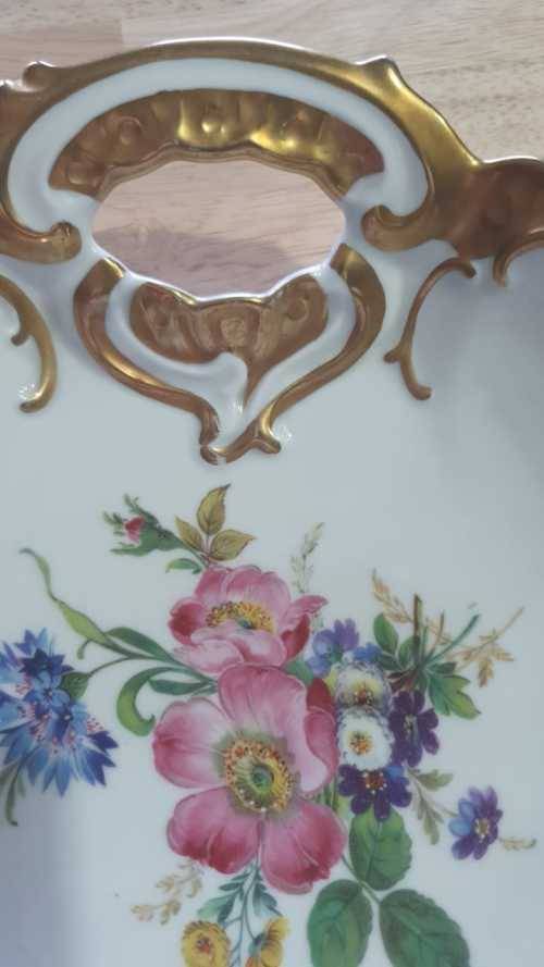 Beautiful Antique Oscar Schlegelmilch Handarbeit Serving Dish Gold Rimmed. Measurement 24cm diameter