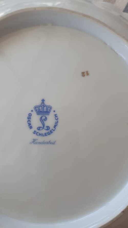 Beautiful Antique Oscar Schlegelmilch Handarbeit Serving Dish Gold Rimmed. Measurement 24cm diameter