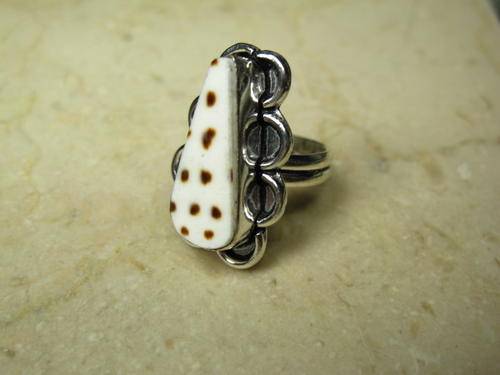 UNUSUAL TIGER SHELL RING  STERLING SILVER PLATED
