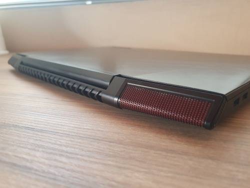 Lenovo IdeaPad Y700 Gaming Laptop