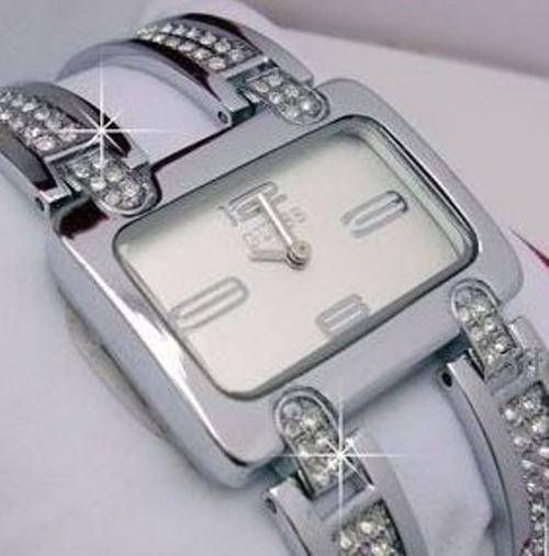 Brand New GUESS Ladies Bracelet Fashion Watch ** In-Stock **