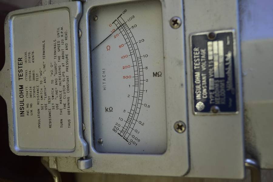 Vintage HITACHI INSULOHM TESTER, hand crank insulation tester