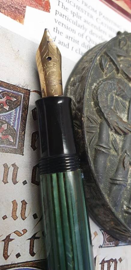 VINTAGE PELIKAN 400 FOUNTAIN PEN. 14CT GOLD NIB