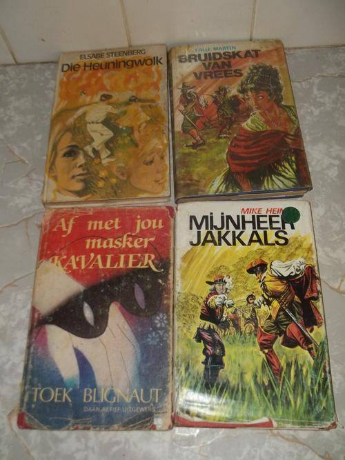 4 AFRIKAANSE STORIE BOEKE