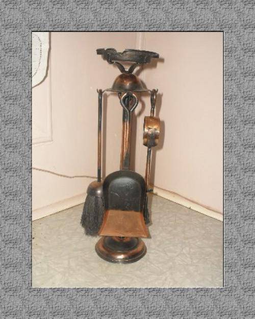STUNNING FIRE PLACE CLEANING SET ON STAND