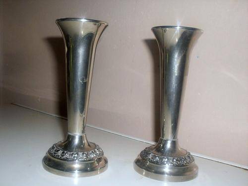 STUNNING PAIR OF SILVER PLATED CANDLE STICKS FROM ENGLAND
