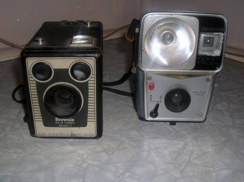 2 LOVELY OLD CAMERAS,BROWNIE 1946,BEACON WHITEHOUSE FLASH COLOR CAMERS,1950