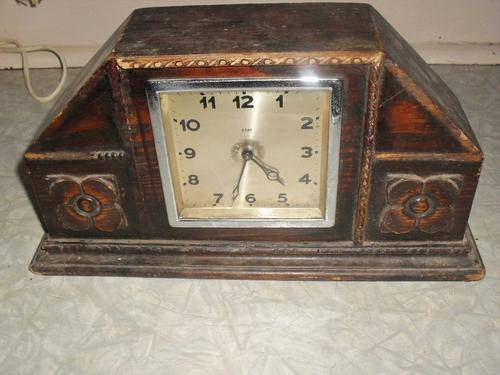 STUNNING 8 DAY MANTEL CLOCK
