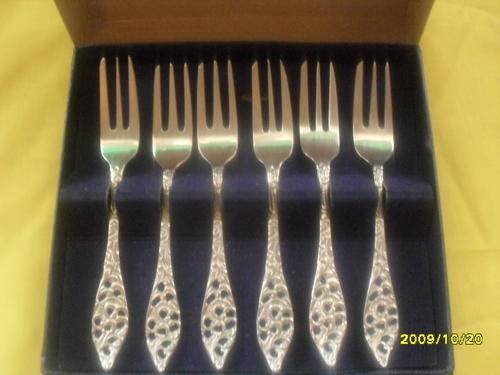 NIEUWZILVER "SELECTA" CAKE FORKS IN BOX