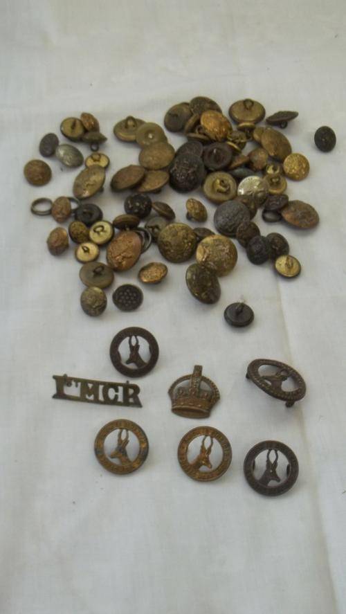 JOBLOT  MILITARIA BADGES AND BUTTONS