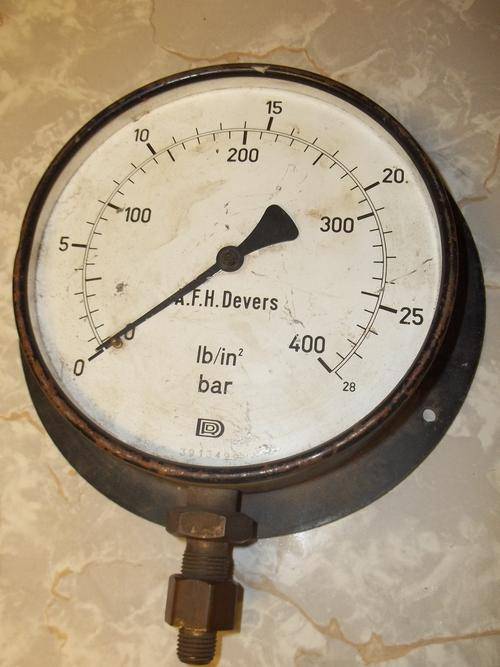 VINTAGE PRESSURE GAUGE