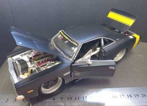 # 1969 - DODGE CHARGER P/T - DIE CAST MODEL - 1:24 - MAISTO #