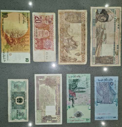 Assorted International Bank notes
