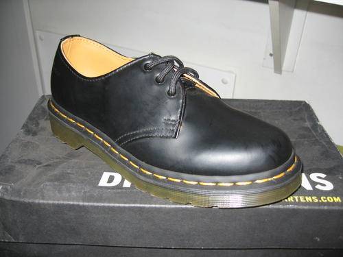 IMPORTED DR MARTENS CLASSIC 1461 3 EYE BLACK UNISEX OXFORD SHOE - SIZE 5