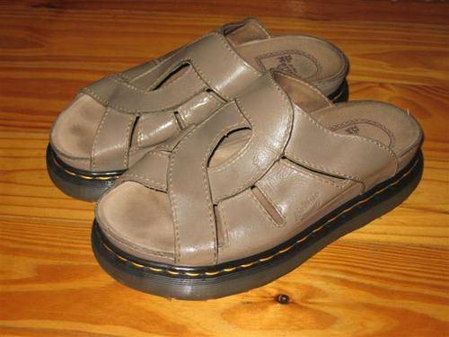 IMPORTED DR MARTENS UNISEX SANDALS UK9 - EUC