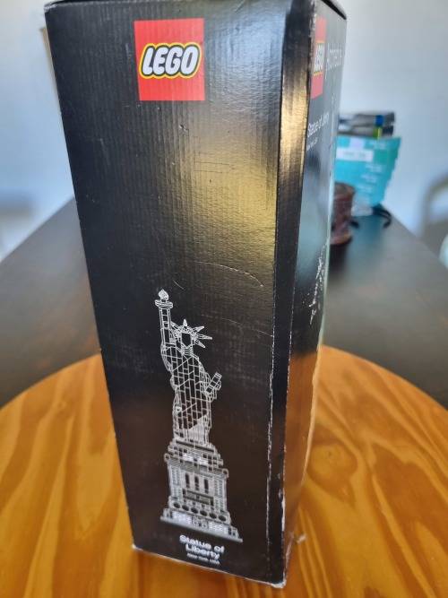 LEGO ARCHITECTURE STATUE OF LIBERTY 21042 BRAND NEW OPEN BOX SEE PHOTOS!