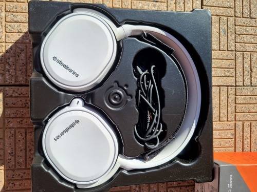 STEELSERIES ARCTIS 5 7.1 SURROUND RGB GAMING HEADSET GOOD AS NEW LOOK AT IMAGES BARGAIN LAST ONE!
