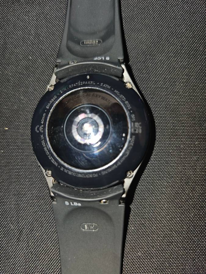 SAMSUNG WATCH 4 GOOD CONDITION 100% WORKING COMES WITH BOX AND CHARGER BARGAIN!