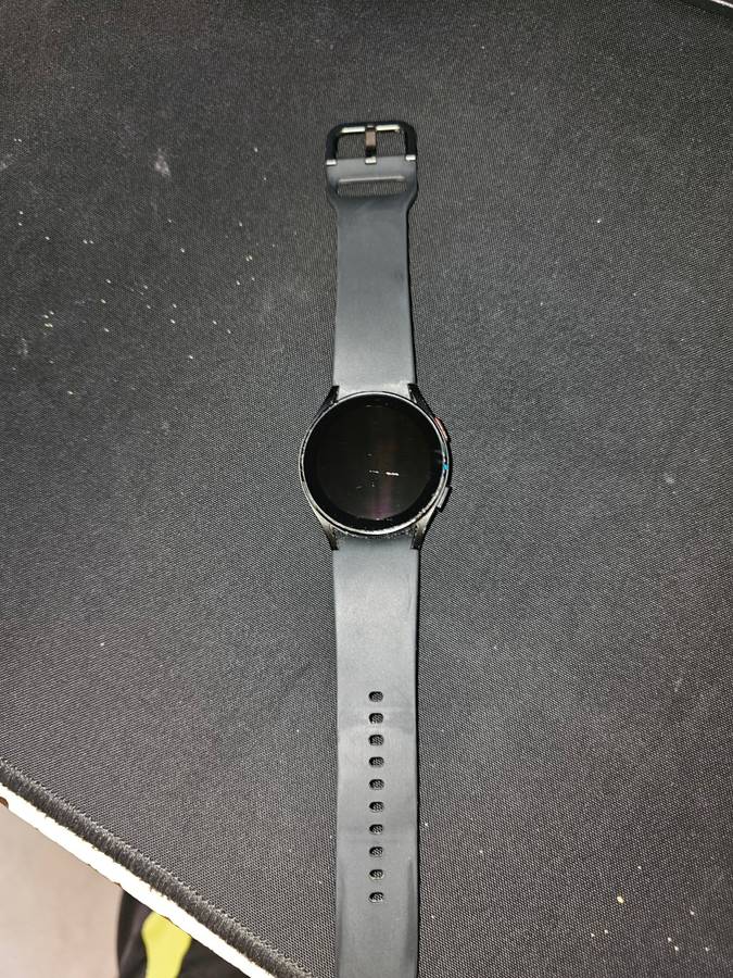 SAMSUNG WATCH 4 GOOD CONDITION 100% WORKING COMES WITH BOX AND CHARGER BARGAIN!