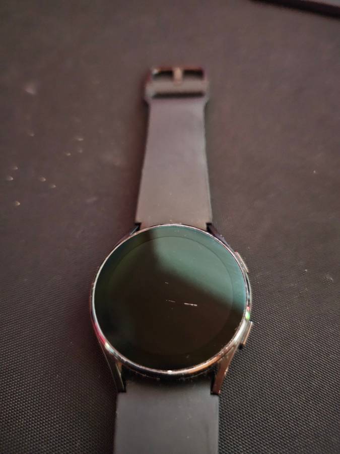 SAMSUNG WATCH 4 GOOD CONDITION 100% WORKING COMES WITH BOX AND CHARGER BARGAIN!